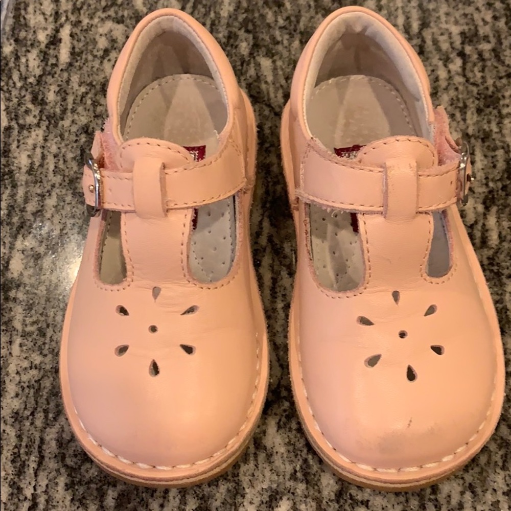 Light pink shoe. Leather